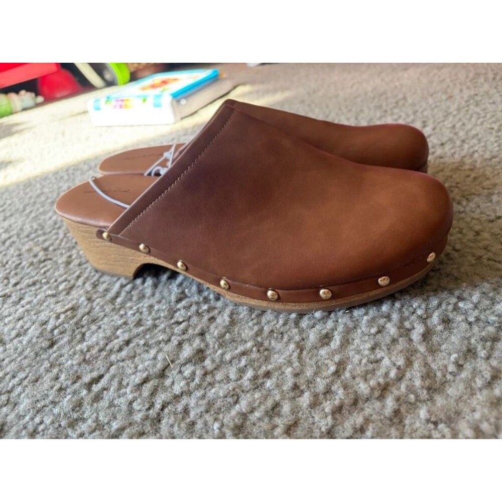 Universal Threads NEW Women’s Brown Clogs Sz 11